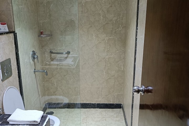 Room 15 of 28