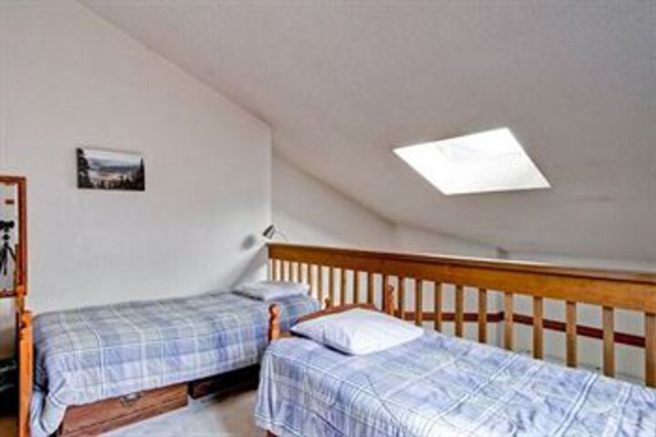 Room 11 of 34