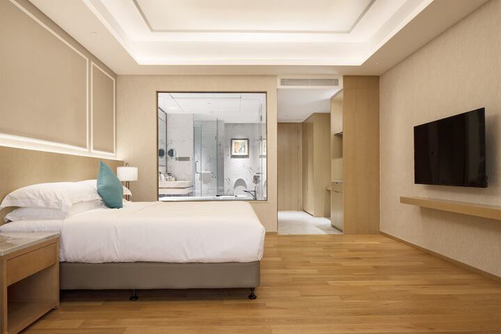 Room 11 of 28