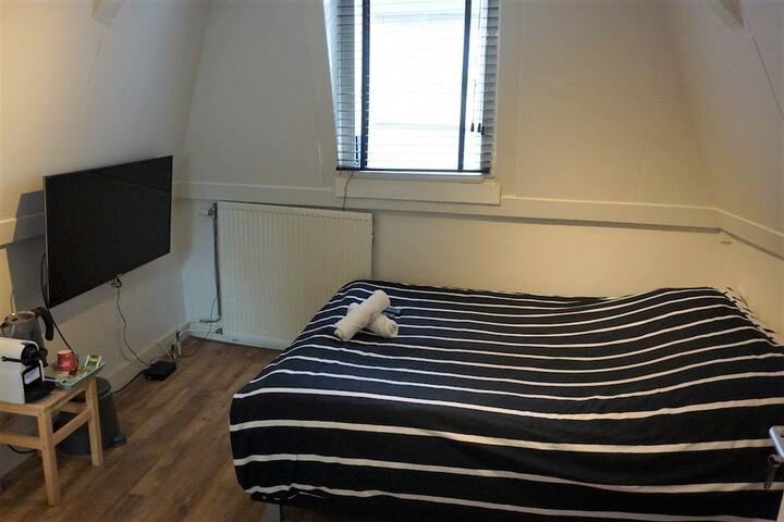 Room 9 of 32