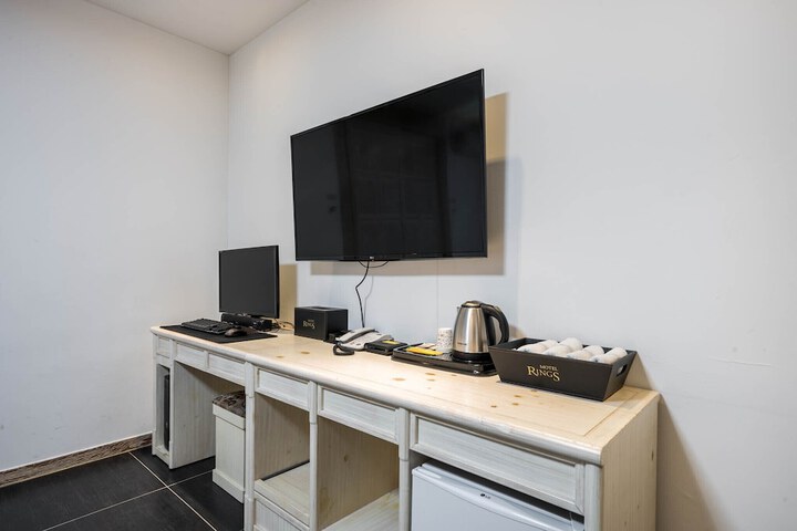 Room 19 of 42