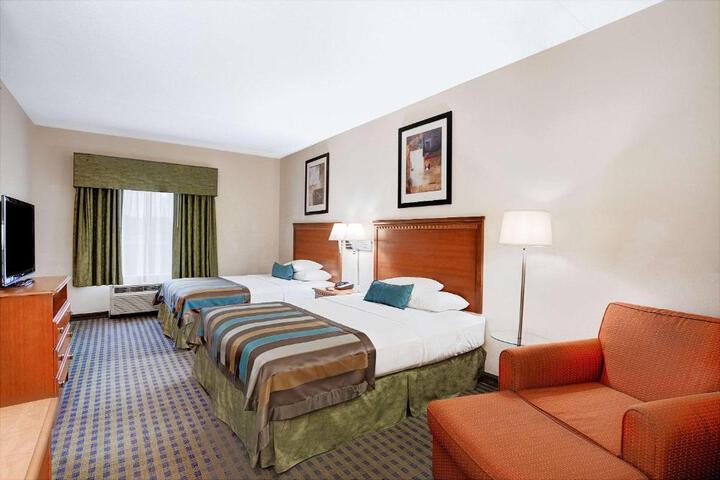 2 Queen Bed Accessible Room (3 of 6)