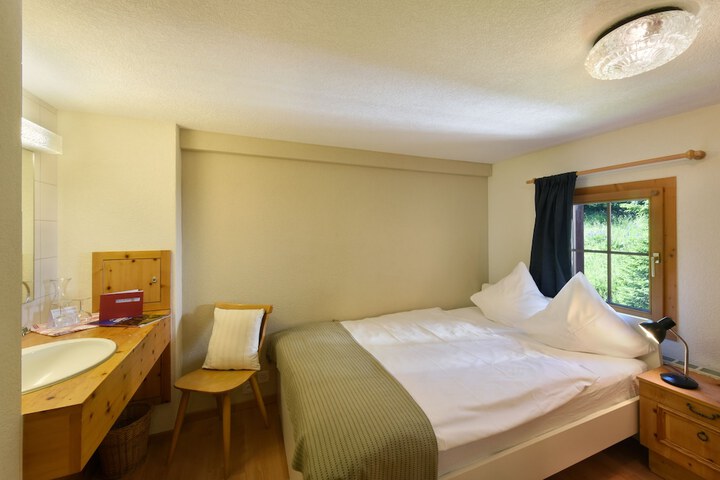 Room 37 of 102