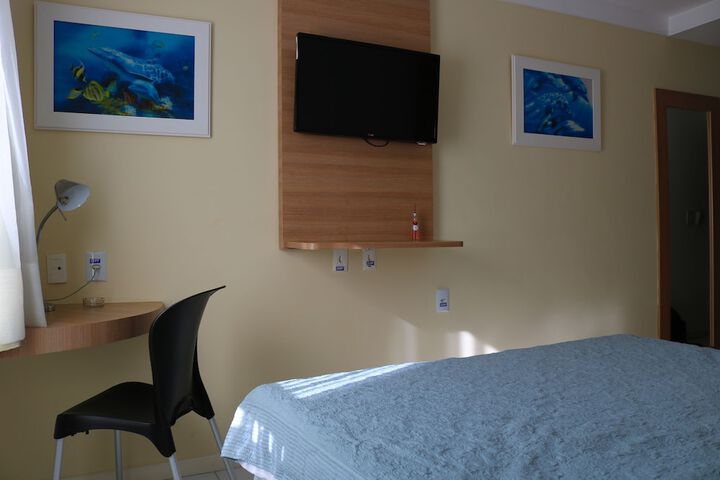 Room 13 of 33