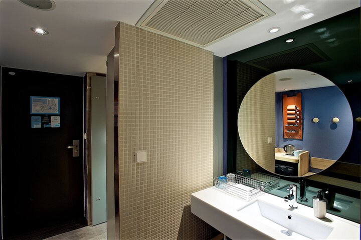 Room 25 of 55