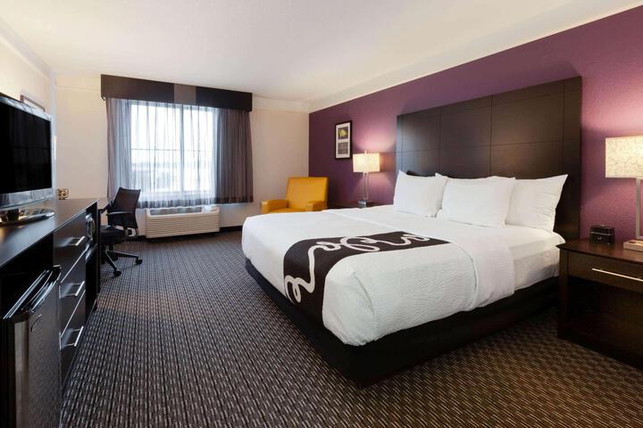 2 Double Beds (8 of 10)