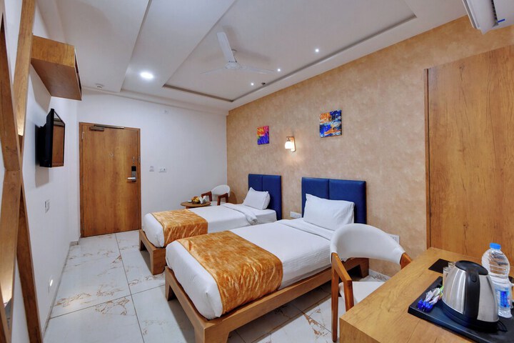 Room 11 of 20