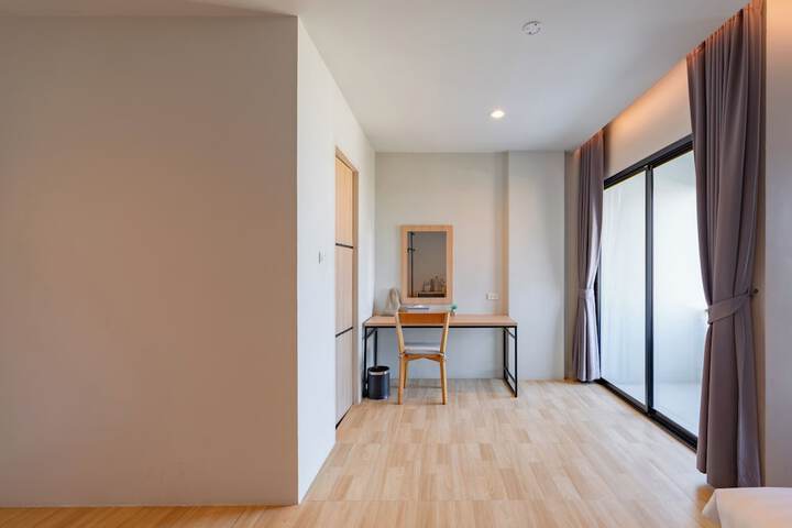 Room 12 of 32