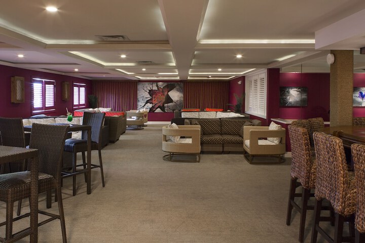 Lounge 67 of 91