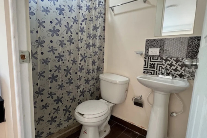 Room 8 of 12