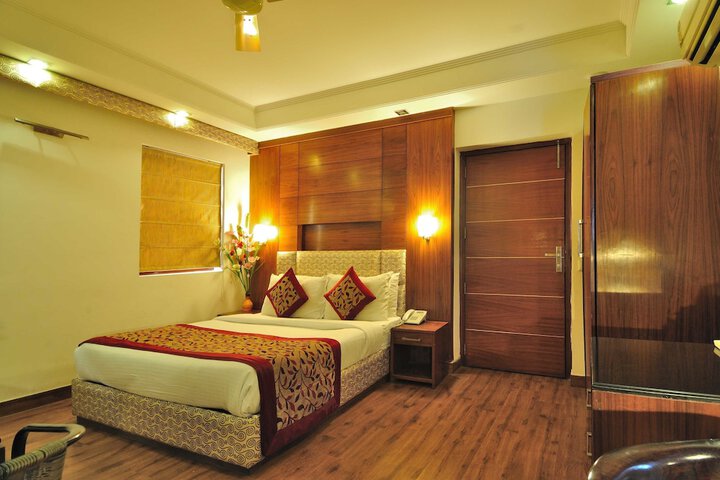 Room 4 of 31