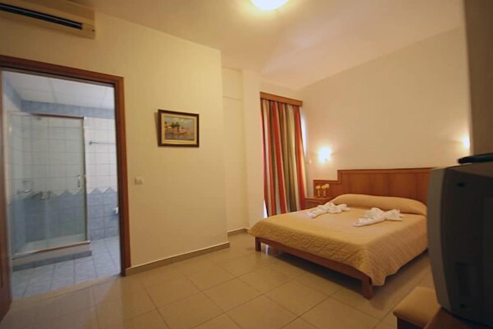 Room 10 of 78
