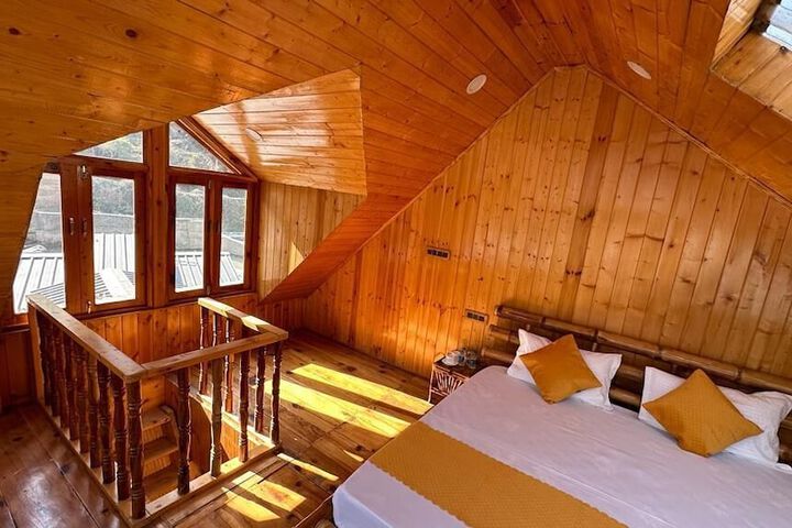 Room 4 of 16