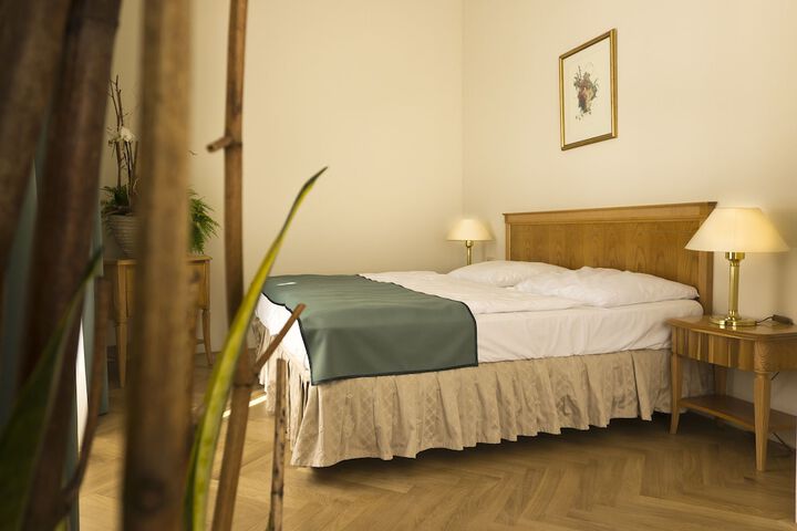 Room 4 of 82