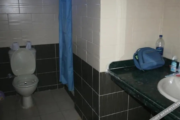 Room 6 of 16