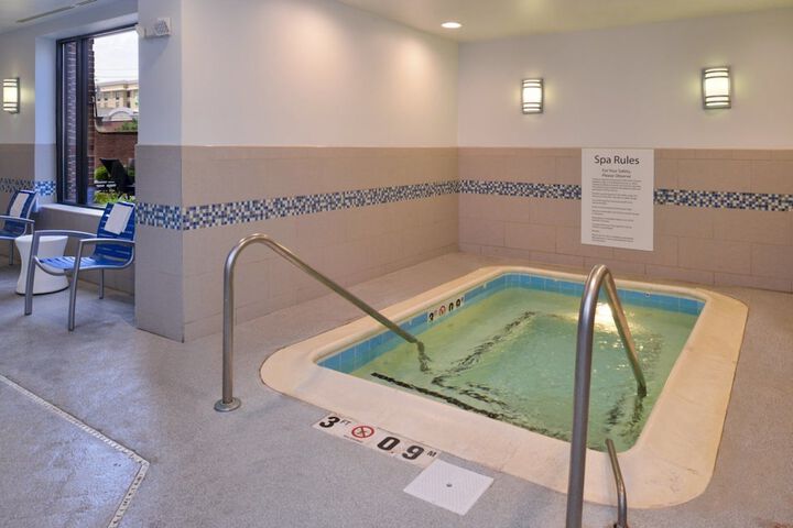 Indoor spa tub