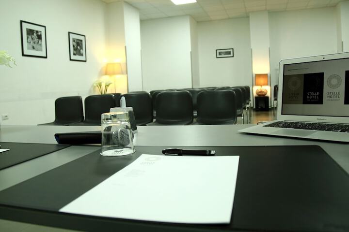 Business Center 72 of 79