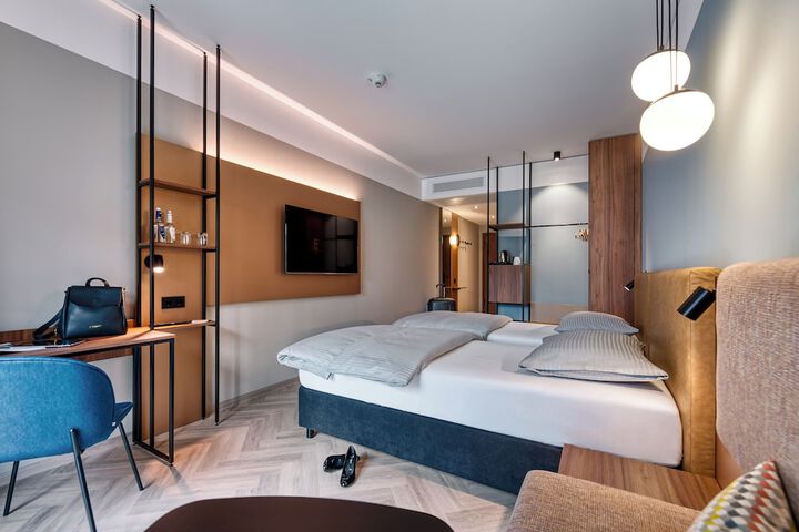 Room 14 of 33
