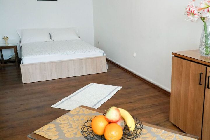 Room 10 of 34