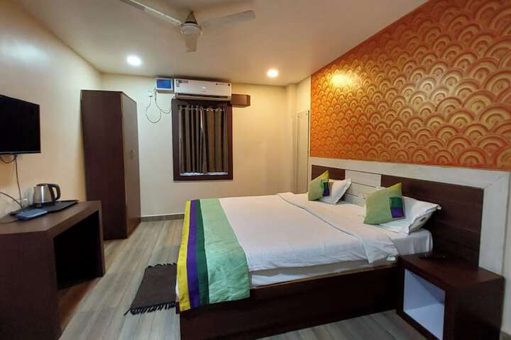 Room 12 of 18