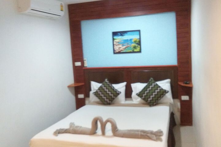 Room 6 of 37
