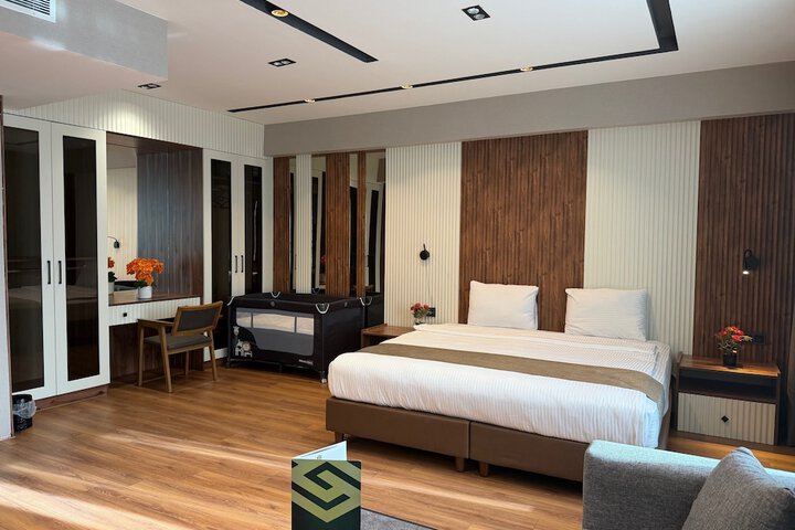Room 12 of 20