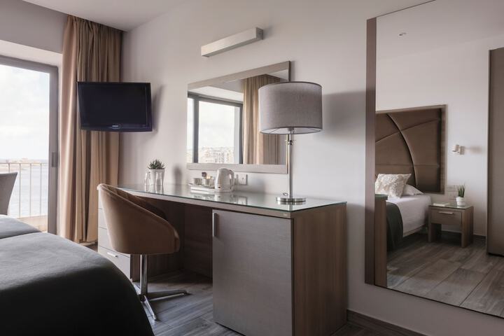 Room 49 of 74