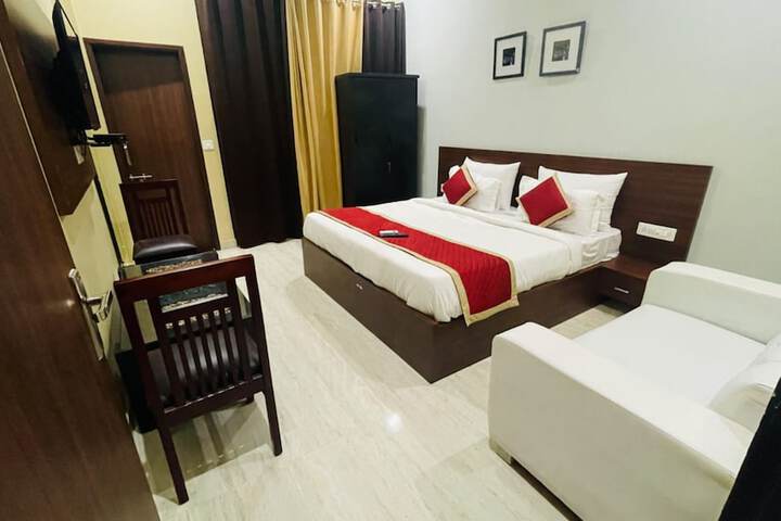 Room 11 of 20