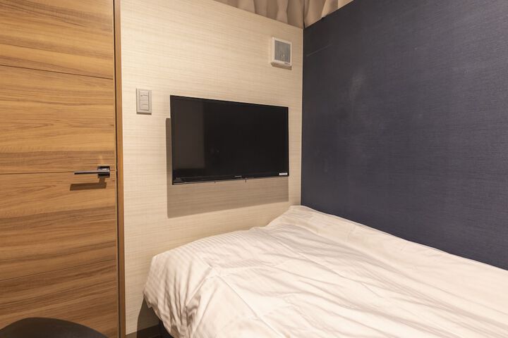 Room 5 of 63