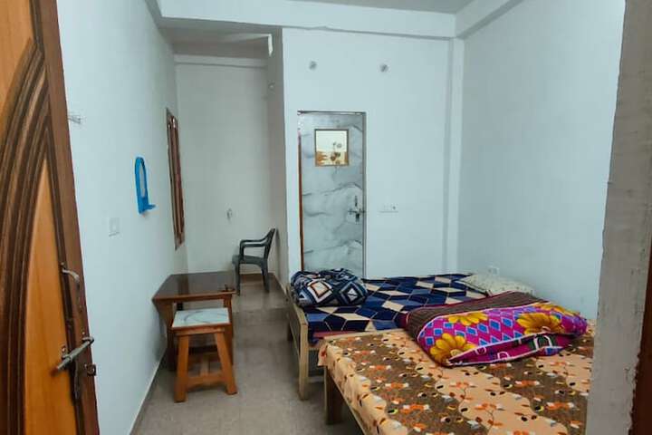Room 5 of 9