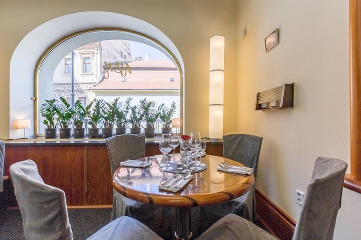 Dining 72 of 92