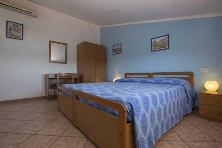 Room 2 of 41
