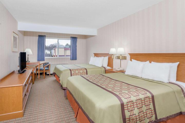 2 Double Beds (1 of 6)