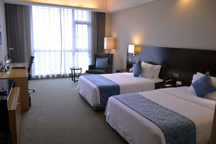 Room 17 of 33