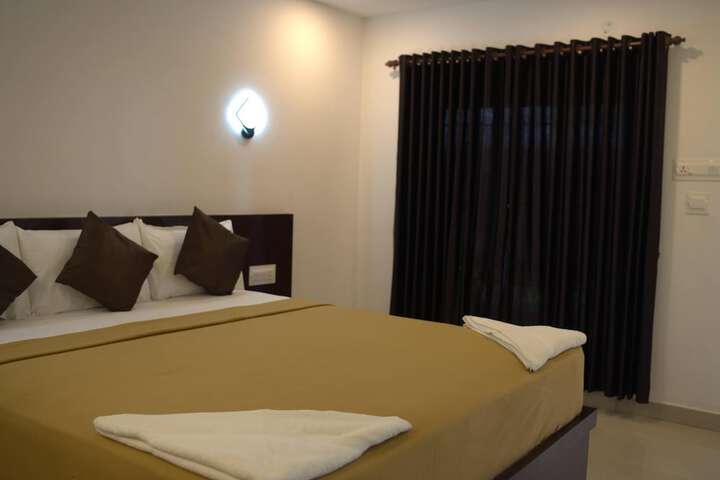 Room 9 of 14
