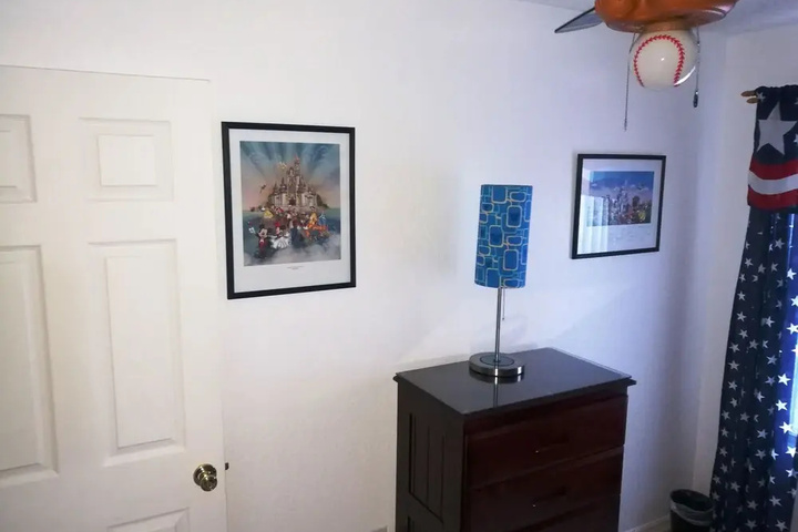 Room 6 of 15