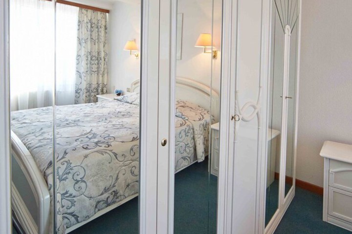 Room 6 of 43