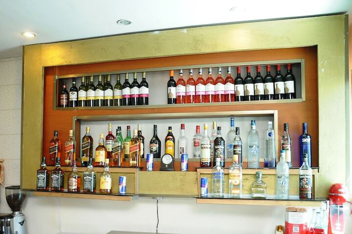 Lounge 53 of 55