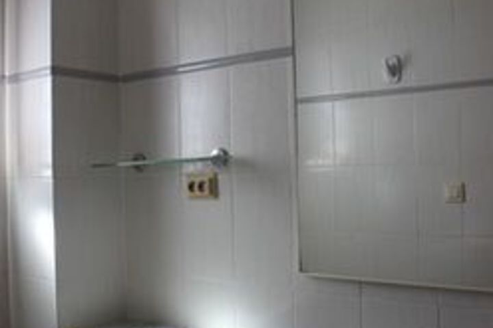 Room 4 of 17