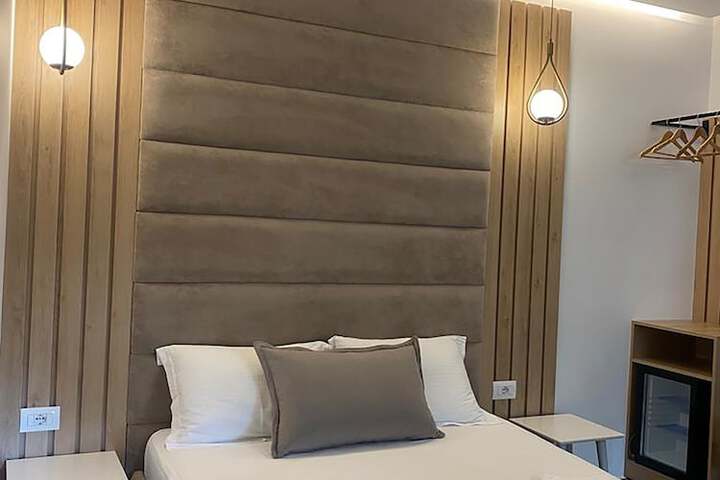 Room 50 of 103