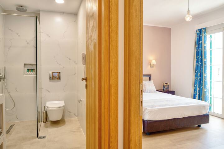 Room 12 of 53