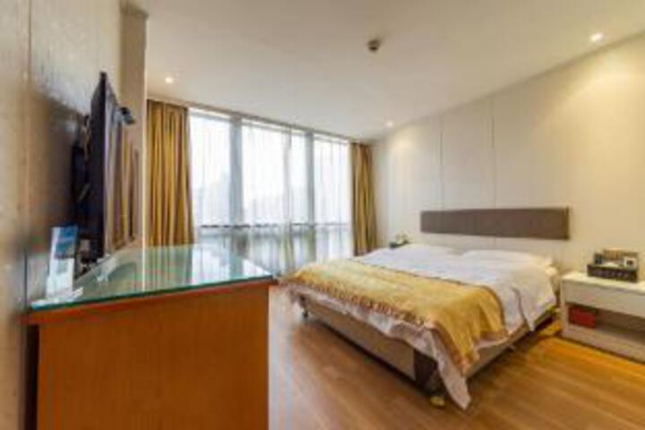 Room 12 of 14