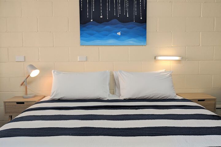 Room 11 of 25