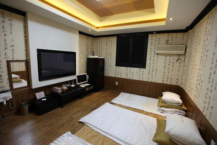 Room 25 of 52