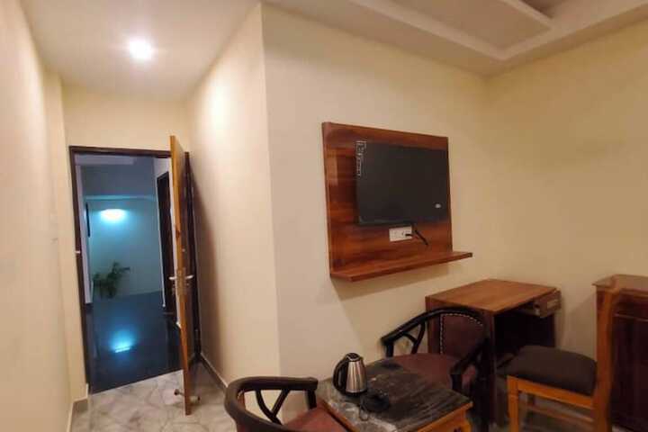 Room 25 of 46