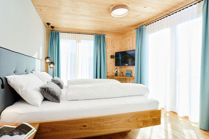 Room 4 of 50