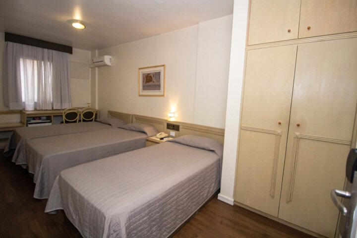 Room 13 of 110