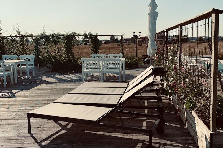 Sundeck 94 of 112