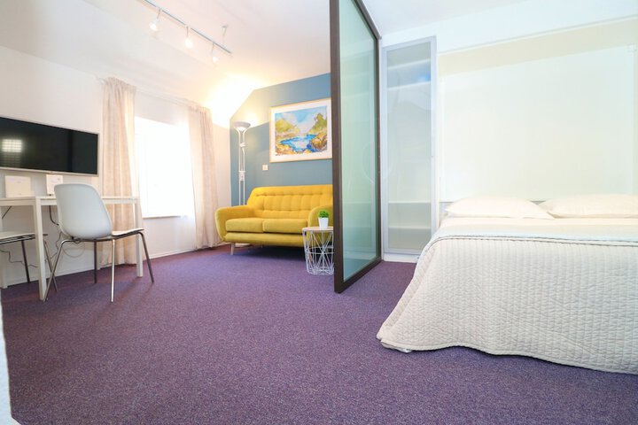 Room 11 of 49