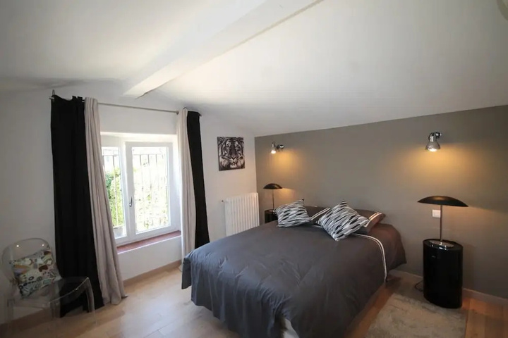 Room 6 of 17